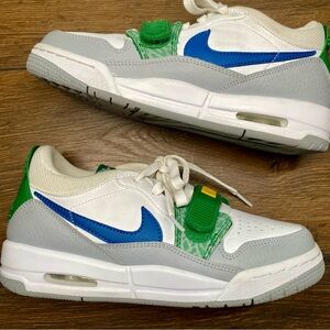 Jordan Legacy 312 Low White Industrial Blue Wolf Grey Boys Shoe size 5.5